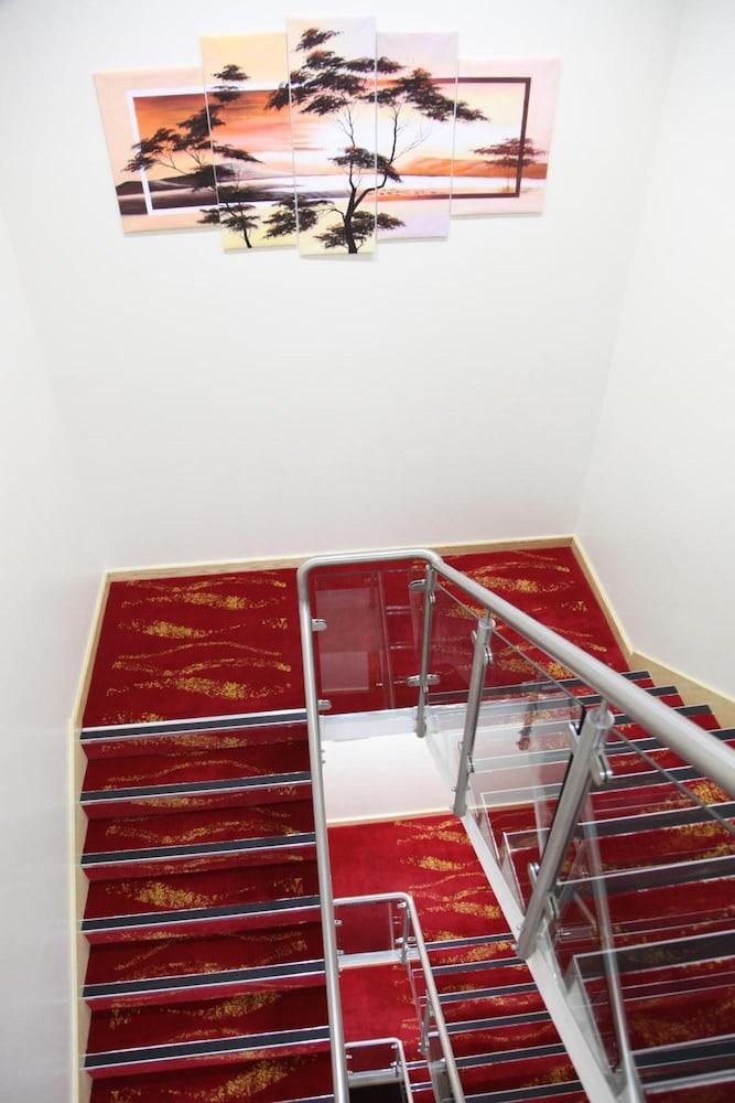 הודרספילד Cambridge Hotel מראה חיצוני תמונה