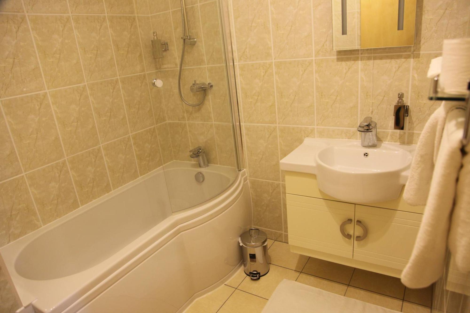 הודרספילד Cambridge Hotel מראה חיצוני תמונה