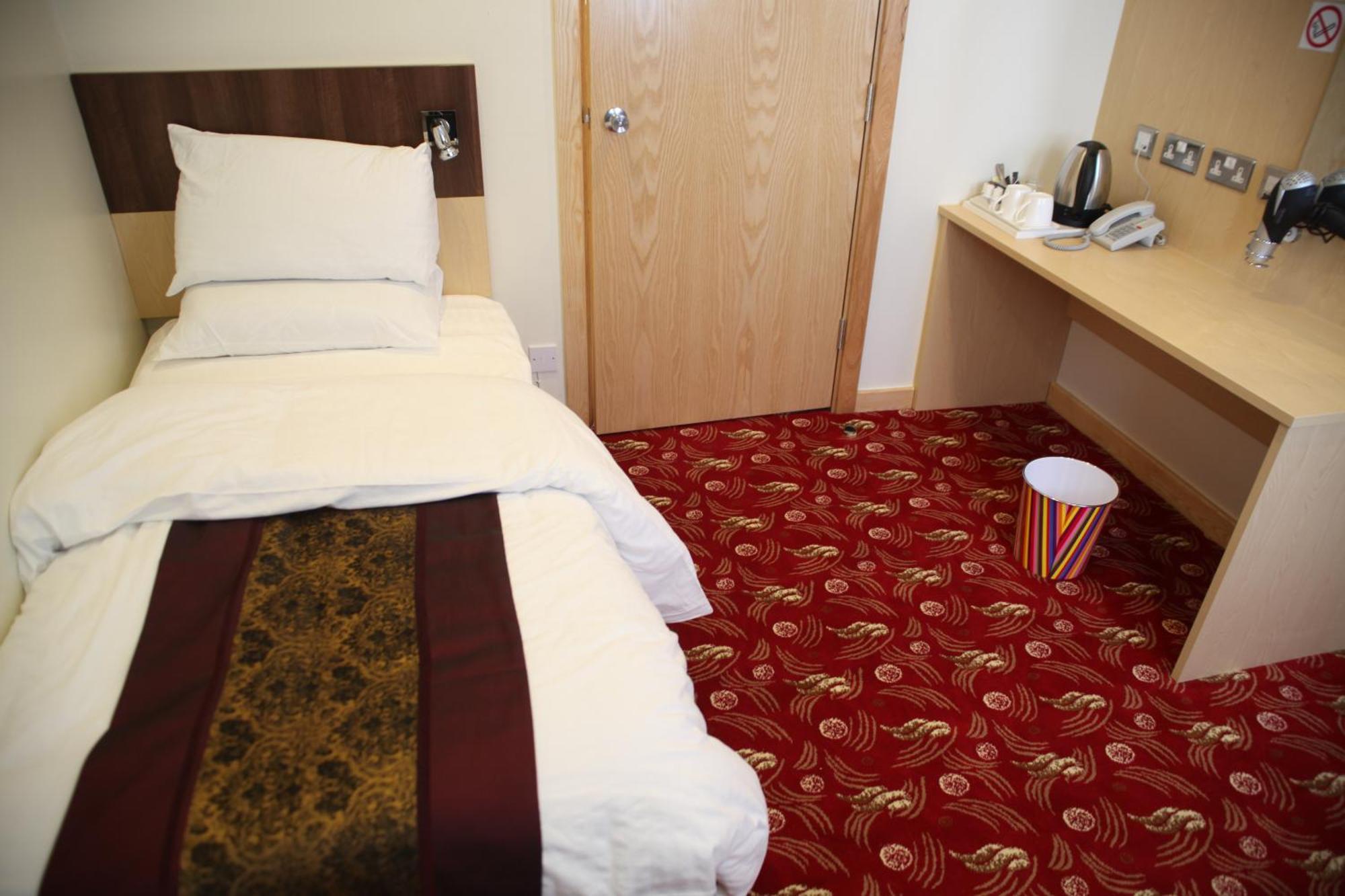 הודרספילד Cambridge Hotel חדר תמונה