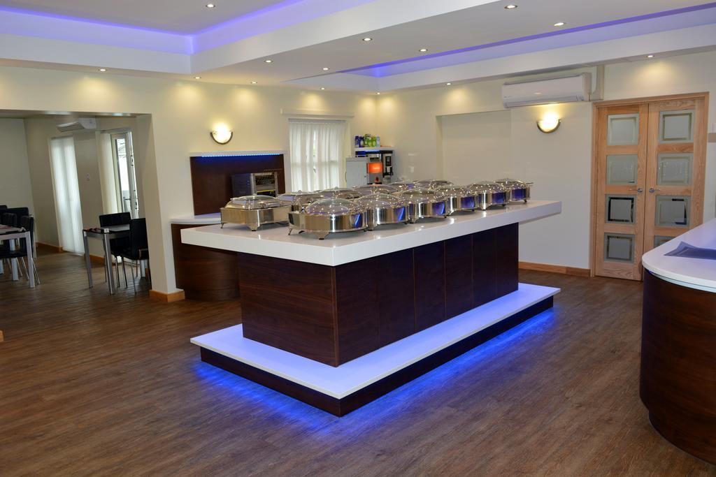 הודרספילד Cambridge Hotel מראה חיצוני תמונה