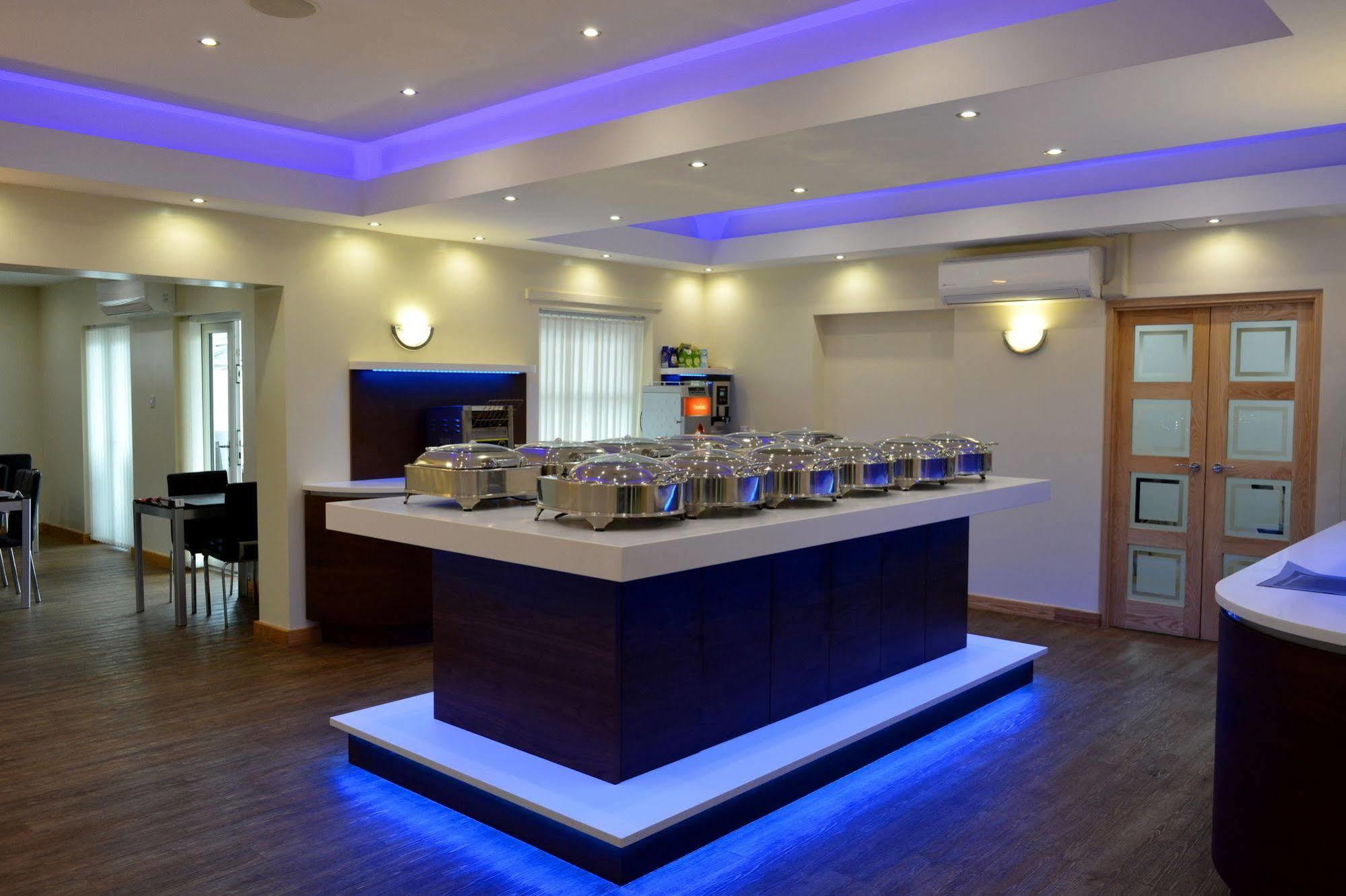הודרספילד Cambridge Hotel מראה חיצוני תמונה