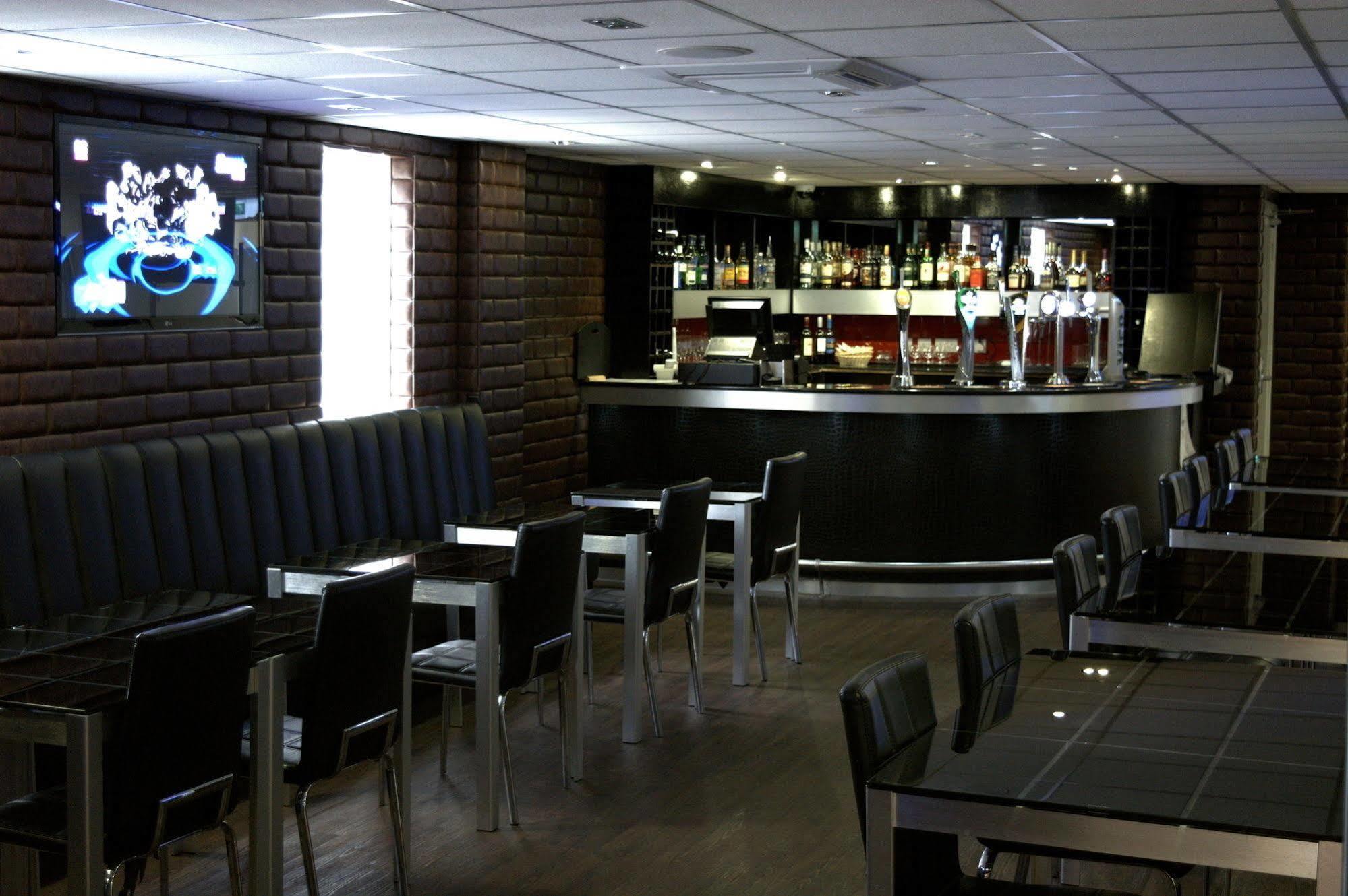 הודרספילד Cambridge Hotel מראה חיצוני תמונה