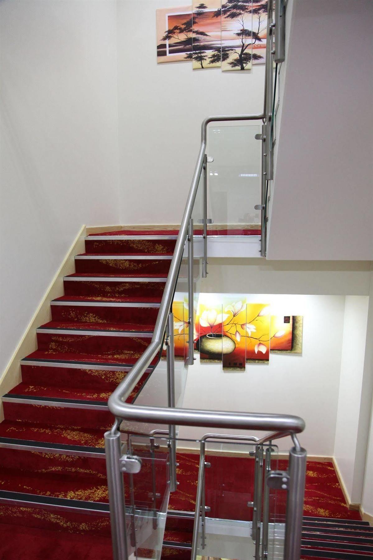 הודרספילד Cambridge Hotel מראה חיצוני תמונה